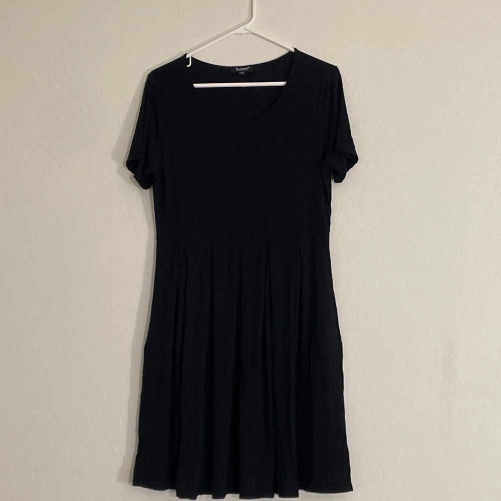 Tralilbee Women's Size 1X Black Short Sleeve Pocketed Pleated Swing Dress